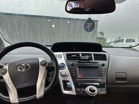 Used 2014 Toyota Prius V Five FWD image 18