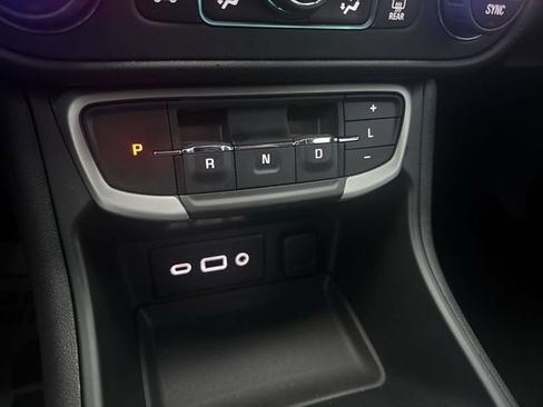 Used 2023 GMC Terrain SLE w/ Driver Convenience Package image 15