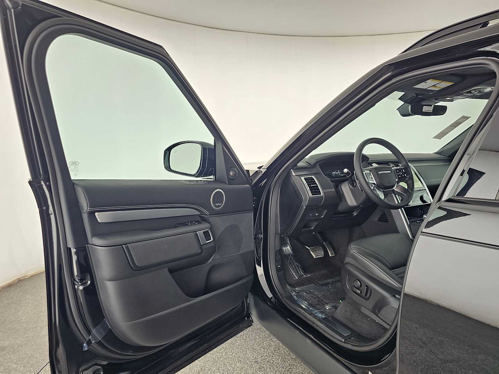 New 2026 Land Rover Discovery Limited Edition AWD/4WD image 19