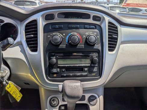 Used 2007 Toyota Highlander 2WD w/ 3rd Row image 19