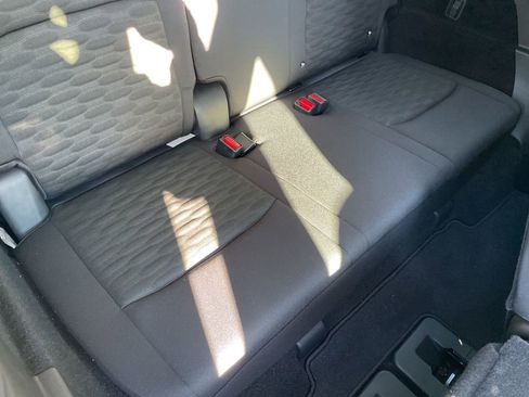 Used 2025 Nissan Pathfinder SV image 39