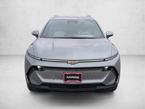 New 2026 Chevrolet Equinox EV LT image 2