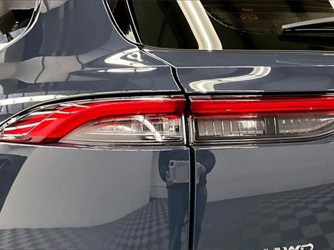 Used 2025 Toyota Crown Signia XLE image 30