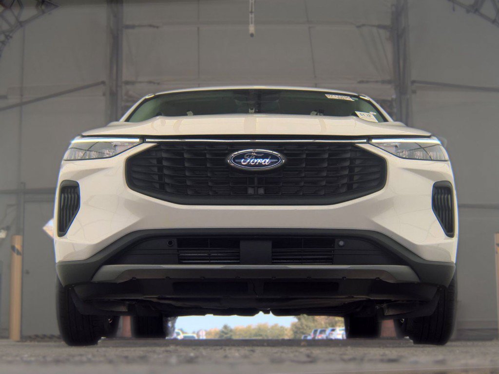 Used 2023 Ford Escape Active AWD/4WD image 3