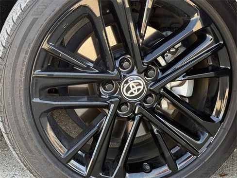 Used 2025 Toyota Camry SE w/ Convenience Package image 10