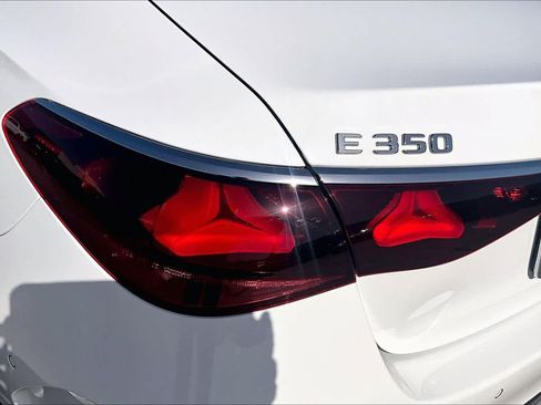 Used 2025 Mercedes-Benz E 350 Sedan image 29