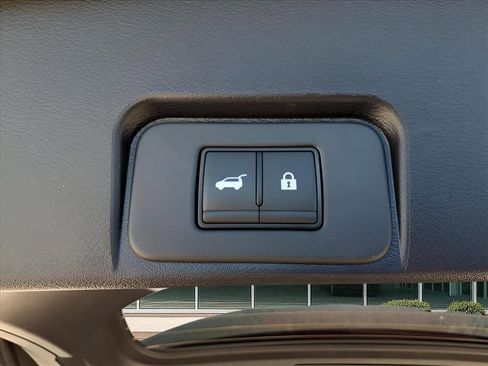 Used 2025 Nissan Rogue SV image 12