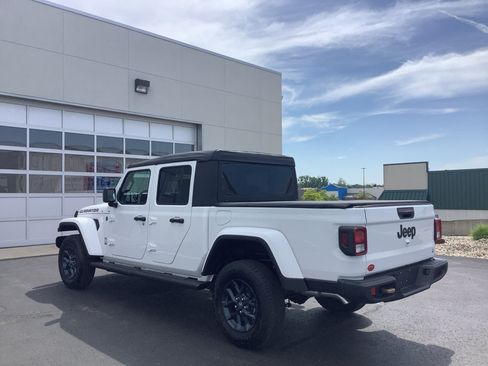 New 2026 Jeep Gladiator Sport AWD/4WD image 8
