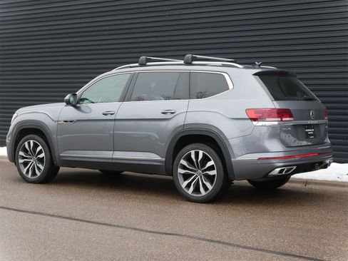 Used 2022 Volkswagen Atlas SEL Premium image 3