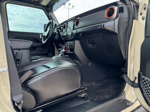 Certified 2022 Jeep Gladiator Mojave w/ Cold Weather Group image 24
