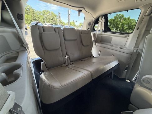 Used 2015 Chrysler Town & Country Touring w/ Driver Convenience Group FWD image 15