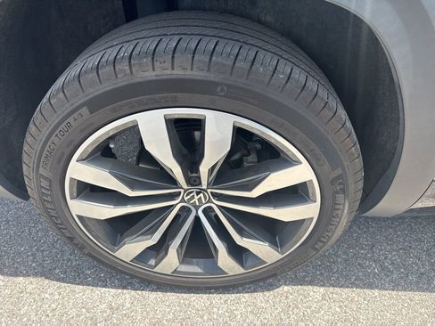 Used 2021 Volkswagen Atlas SEL Premium image 12