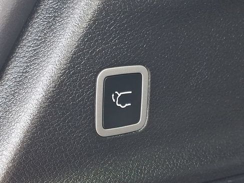 Used 2025 Chrysler Pacifica Select FWD image 29
