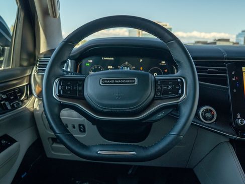 Used 2023 Jeep Grand Wagoneer Series II AWD/4WD image 21