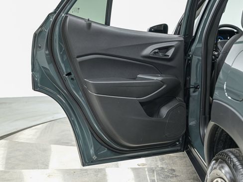 Used 2025 Chevrolet Trax LT w/ Driver Confidence Package image 24