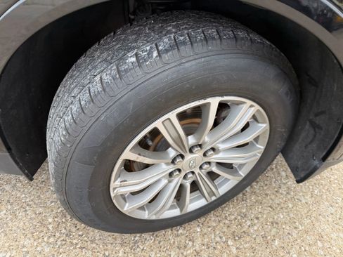 Used 2017 Cadillac XT5 Luxury w/ Driver Awareness Package image 9