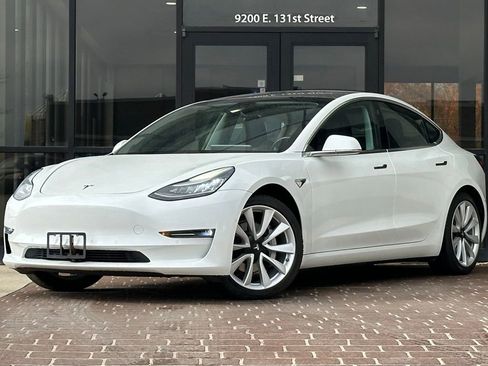Used 2018 Tesla Model 3 Mid Range image 1