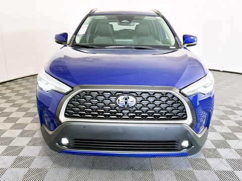 Used 2023 Toyota Corolla Cross XLE w/ Convenience Package AWD/4WD image 8