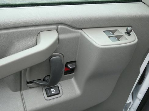 New 2025 GMC Savana 3500 w/ Driver Convenience Package RWD image 33