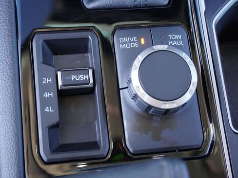 Used 2024 Toyota Tundra Limited image 17