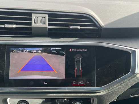 Used 2024 Audi Q3 2.0T Premium image 33