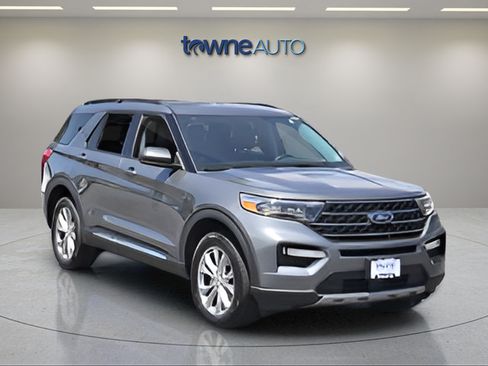 Used 2023 Ford Explorer XLT w/ Equipment Group 202A AWD/4WD image 7
