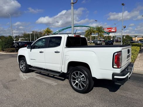Used 2022 GMC Canyon Denali image 2