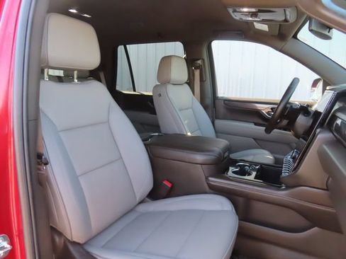 Used 2025 GMC Yukon Elevation AWD/4WD image 24