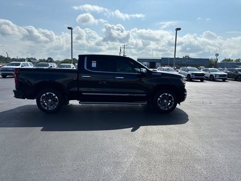 Used 2023 Chevrolet Silverado 1500 High Country w/ Technology Package AWD/4WD image 6