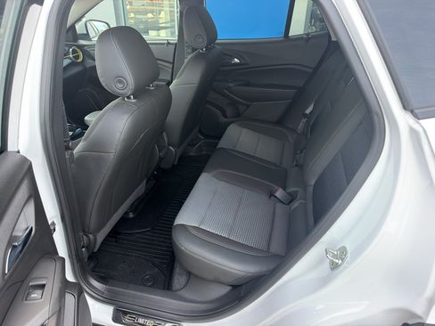 Used 2024 Chevrolet Trax LT w/ Driver Confidence Package FWD image 9