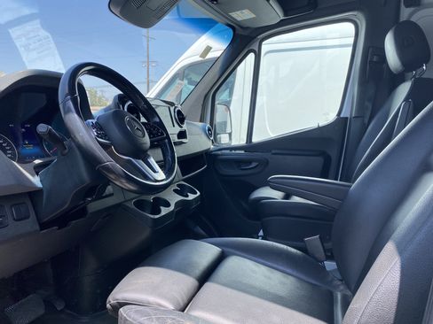 Used 2021 Mercedes-Benz Sprinter 2500 w/ Premium Plus Package image 14