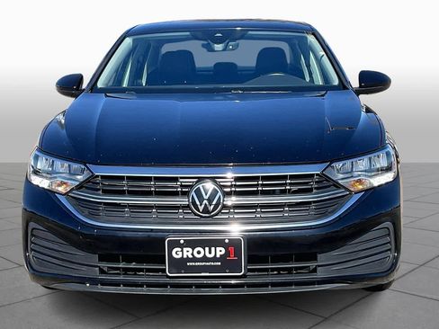 Used 2024 Volkswagen Jetta SE image 4