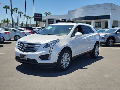 Used 2018 Cadillac XT5 FWD image 2