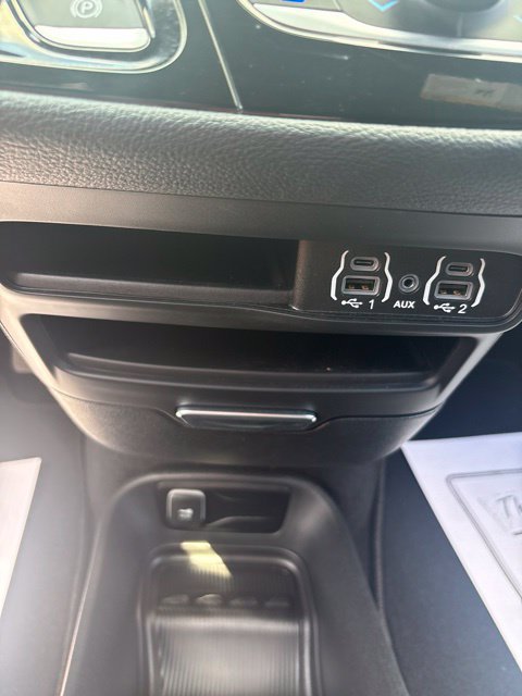 Used 2025 Chrysler Pacifica Select AWD/4WD image 5