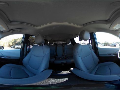 Used 2025 Toyota Sienna XLE image 47