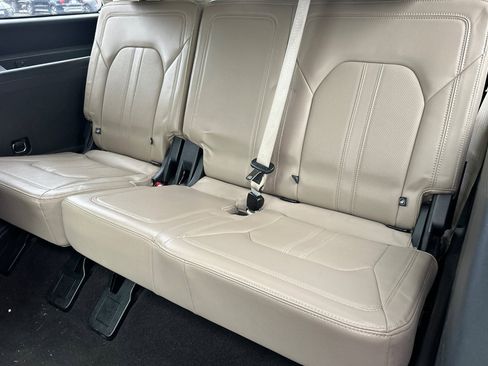 Used 2023 Ford Expedition Limited image 18