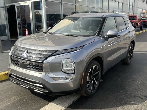 Used 2023 Mitsubishi Outlander SE image 4