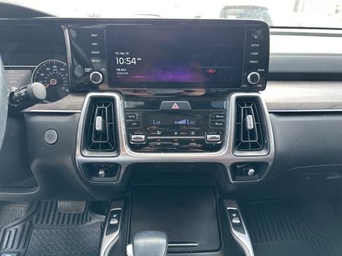 Used 2022 Kia Sorento EX image 9