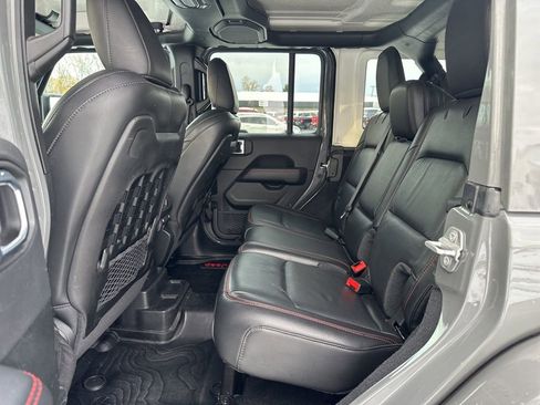 Used 2020 Jeep Wrangler Unlimited Rubicon w/ Dual Top Group AWD/4WD image 27
