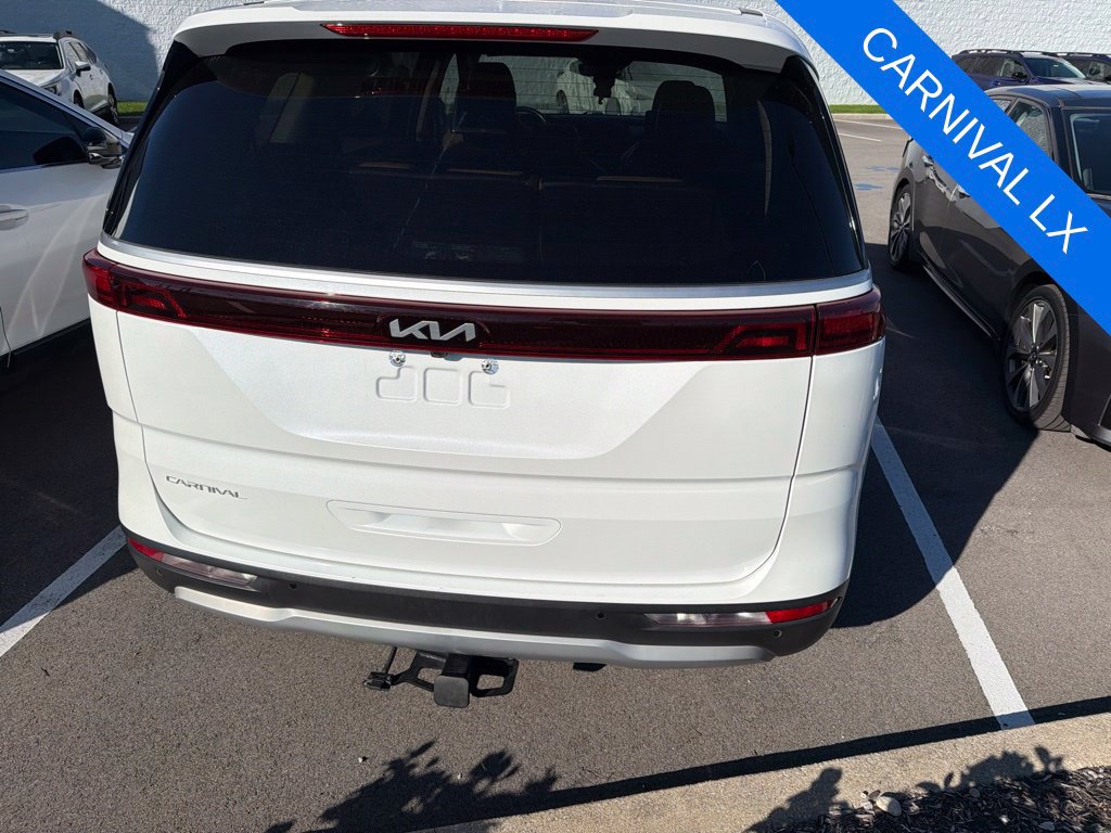 Used 2023 Kia Carnival LX FWD image 2