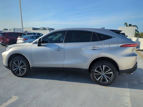 Used 2023 Toyota Venza LE AWD/4WD image 6