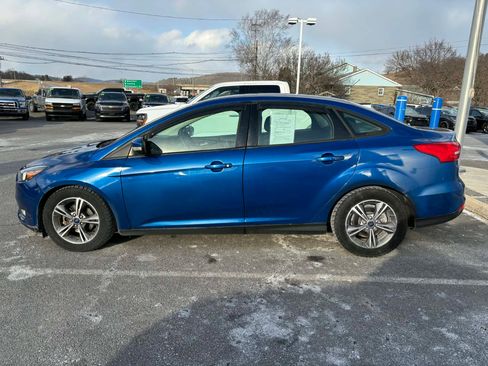 Used 2018 Ford Focus SE w/ SE Appearance Package image 6