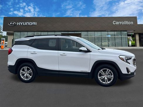 Used 2021 GMC Terrain SLE w/ Driver Convenience Package image 4