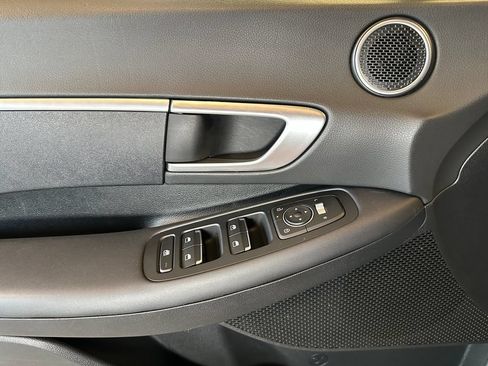 Used 2025 Hyundai Sonata SE FWD image 18