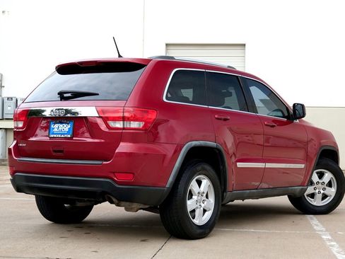 Used 2011 Jeep Grand Cherokee Laredo w/ Security & Convenience Group RWD image 3