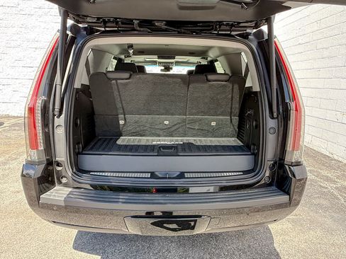 Used 2019 Cadillac Escalade Luxury AWD/4WD image 38