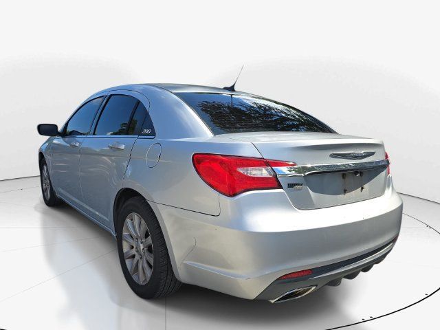 Used 2012 Chrysler 200 Touring FWD image 9