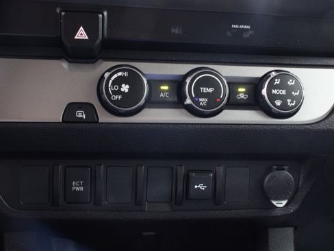 Used 2023 Toyota Tacoma SR image 18