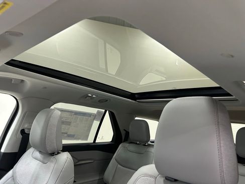 New 2026 Ford Explorer Active w/ Active Comfort Package image 28