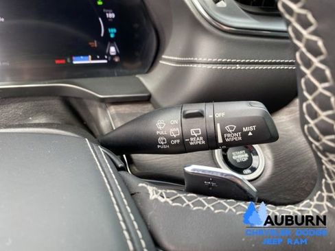Used 2023 Jeep Grand Cherokee Overland AWD/4WD image 39